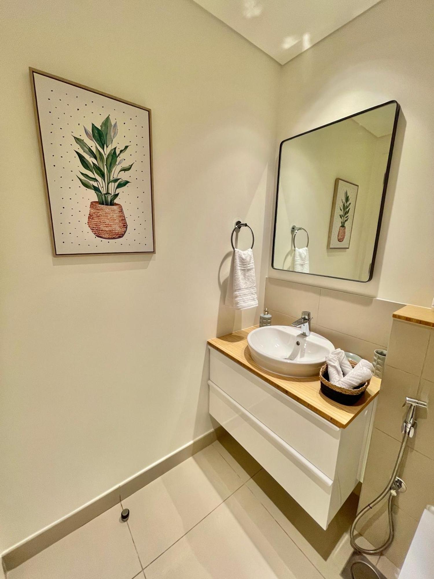 Apartment Modern Flat In Hills Dubai